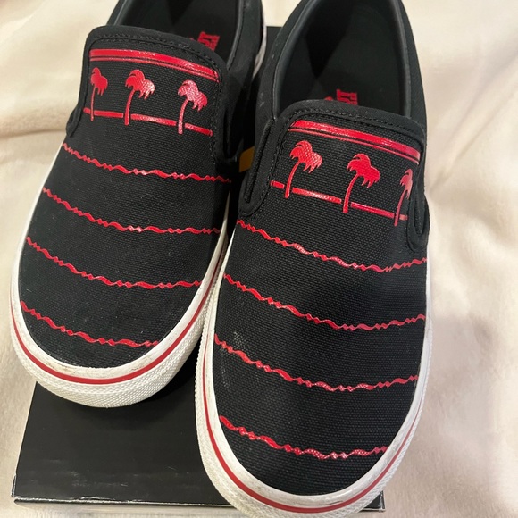 In n Out shoes - Picture 4 of 8